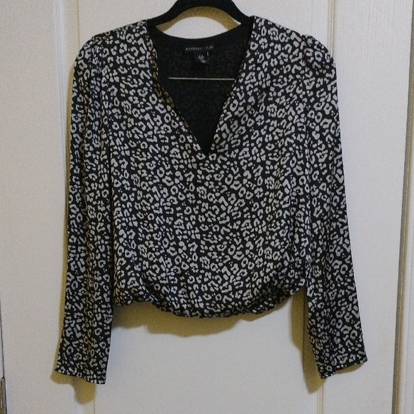 Sincerely Jules Black and White Crop Blouse with Notched Collar - Picture 1 of 9